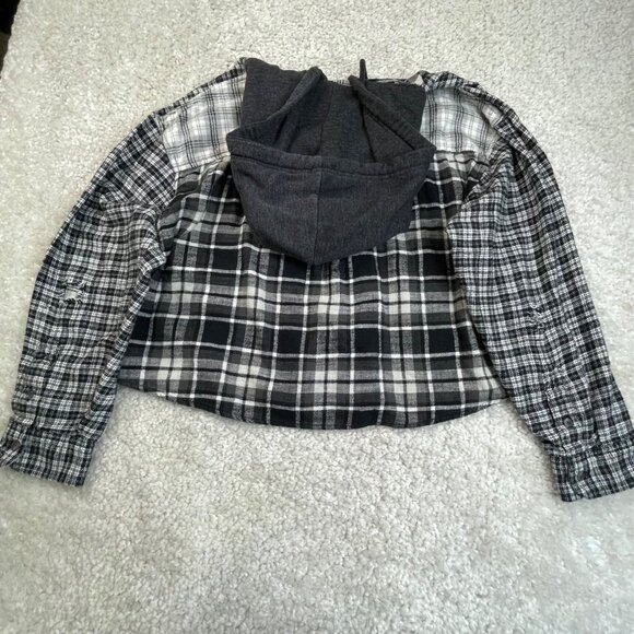 American Eagle Cozy Cabin Crop Hoodie Flannel Shirt Black Gray Plaid - Picture 3 of 10